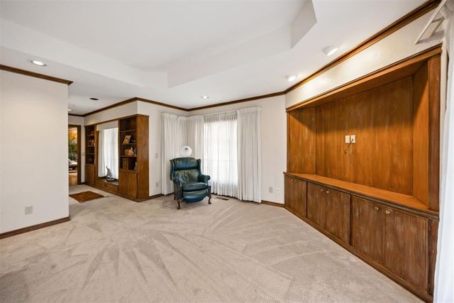 6409 N Hillcrest Avenue, Nichols Hills, OK 73116