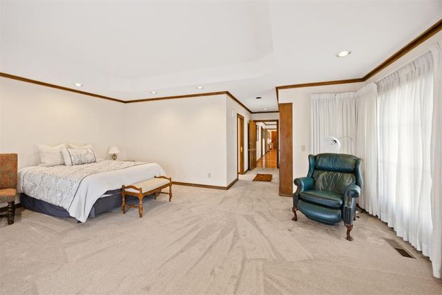 6409 N Hillcrest Avenue, Nichols Hills, OK 73116