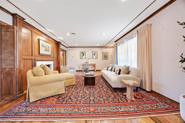 6409 N Hillcrest Avenue, Nichols Hills, OK 73116