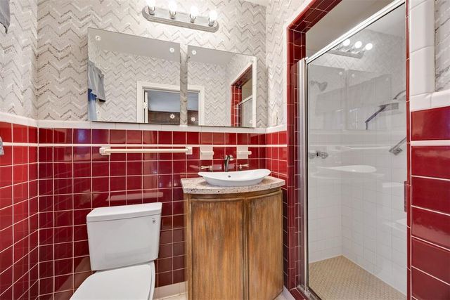 6409 N Hillcrest Avenue, Nichols Hills, OK 73116