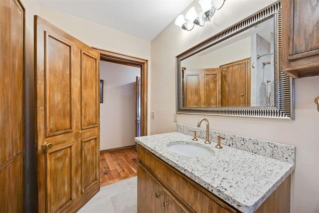 6409 N Hillcrest Avenue, Nichols Hills, OK 73116