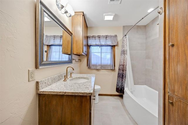 6409 N Hillcrest Avenue, Nichols Hills, OK 73116