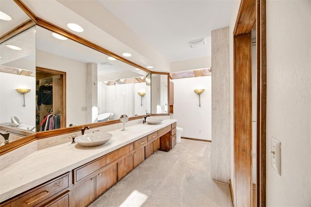 6409 N Hillcrest Avenue, Nichols Hills, OK 73116