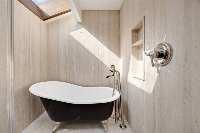 6409 N Hillcrest Avenue, Nichols Hills, OK 73116