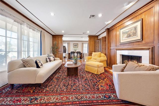 6409 N Hillcrest Avenue, Nichols Hills, OK 73116