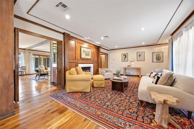 6409 N Hillcrest Avenue, Nichols Hills, OK 73116