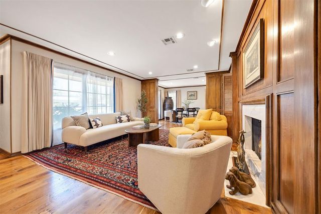 6409 N Hillcrest Avenue, Nichols Hills, OK 73116