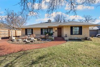 6409 N Hillcrest Avenue, Nichols Hills, OK 73116