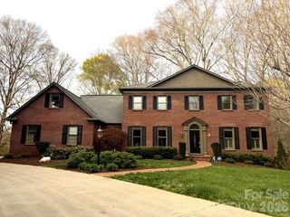 550 20th Avenue Court NW, Hickory, NC 28601