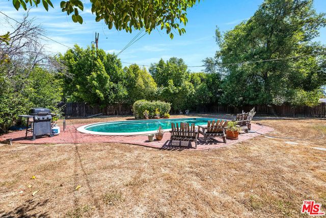 22501 Victory Boulevard, West Hills, CA 91307