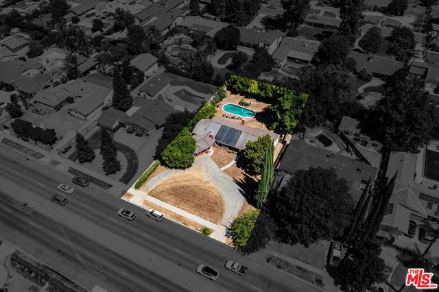 22501 Victory Boulevard, West Hills, CA 91307