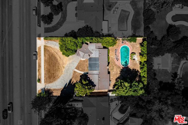 22501 Victory Boulevard, West Hills, CA 91307