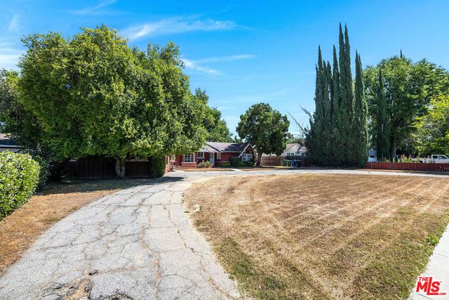 22501 Victory Boulevard, West Hills, CA 91307