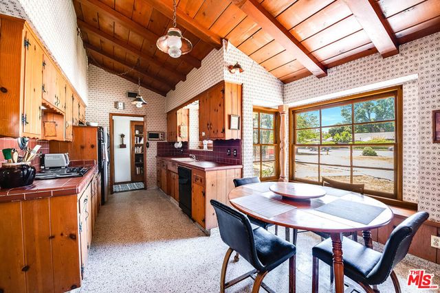 22501 Victory Boulevard, West Hills, CA 91307
