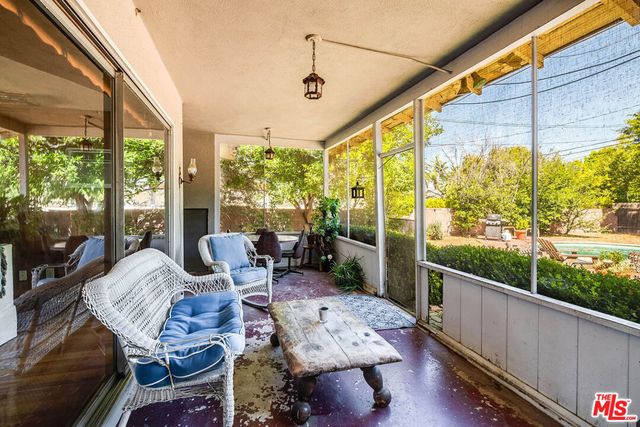 22501 Victory Boulevard, West Hills, CA 91307