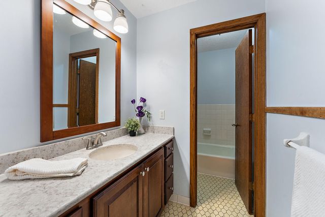 8381 Annalisa Path, Inver Grove Heights, MN 55077