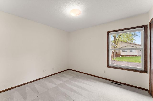 8381 Annalisa Path, Inver Grove Heights, MN 55077