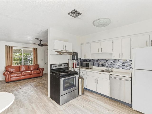 560-564 NE 34th Street, Oakland Park, FL 33334
