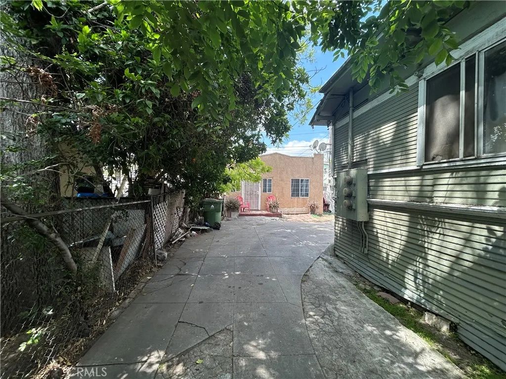 Image 13 of property listing at 1026 E 23rd Street, Los Angeles, CA 90011