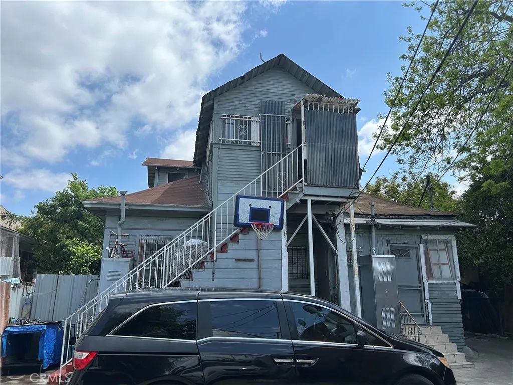 Image 14 of property listing at 1026 E 23rd Street, Los Angeles, CA 90011