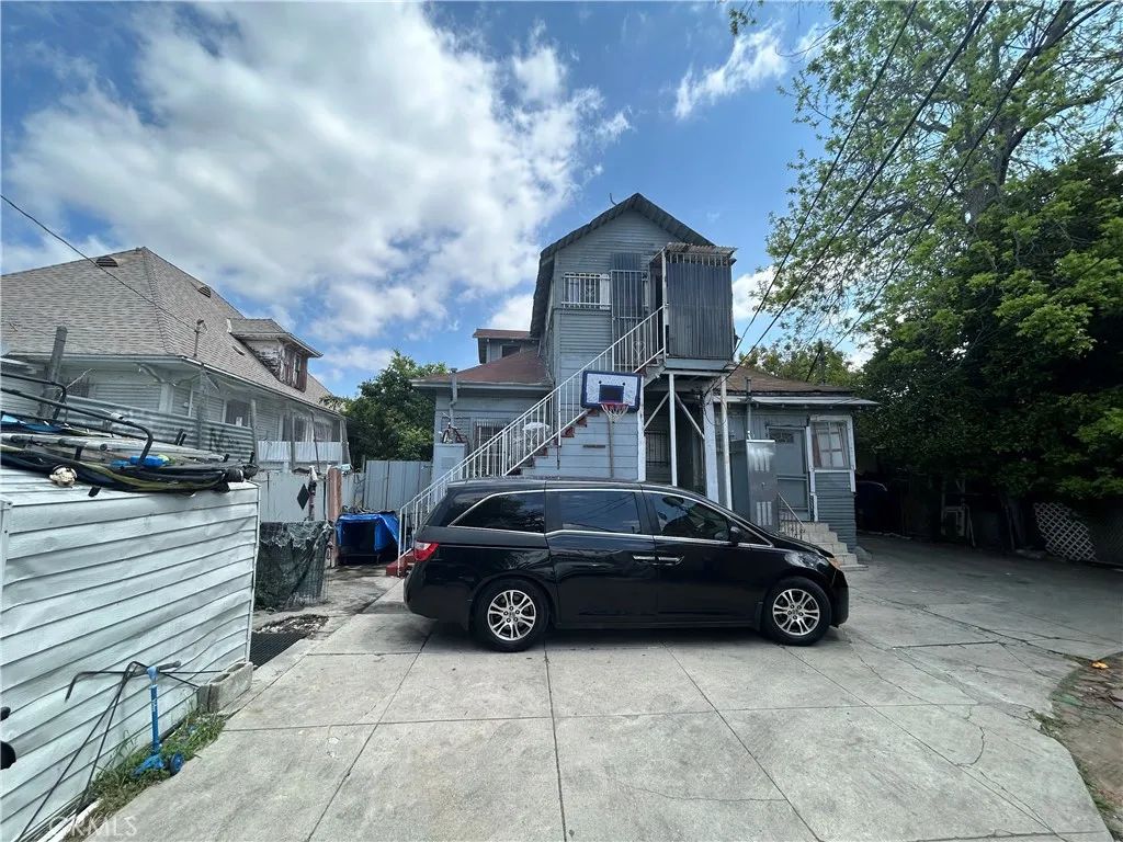 Image 5 of property listing at 1026 E 23rd Street, Los Angeles, CA 90011