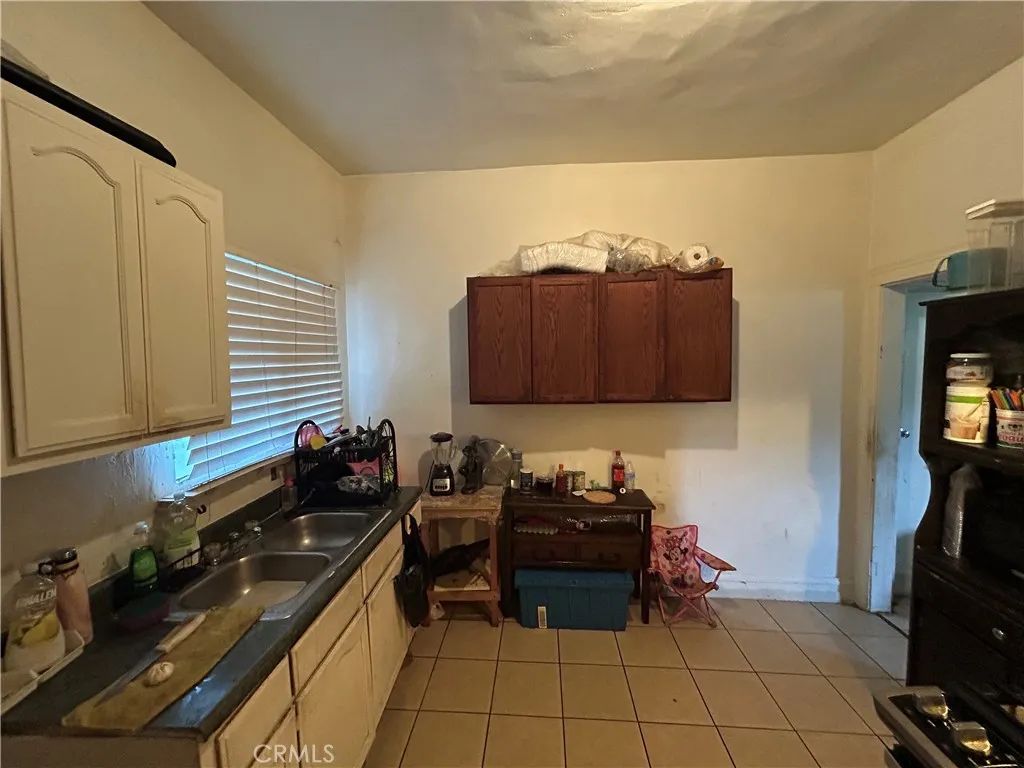 Image 10 of property listing at 1026 E 23rd Street, Los Angeles, CA 90011