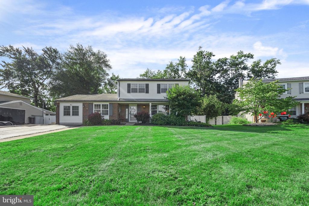 709 S OLDS, FAIRLESS HILLS, PA 19030 — exterior