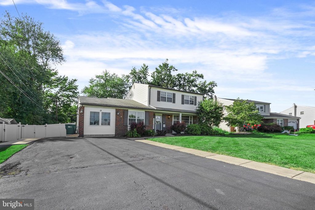 709 S OLDS, FAIRLESS HILLS, PA 19030 — photo 2