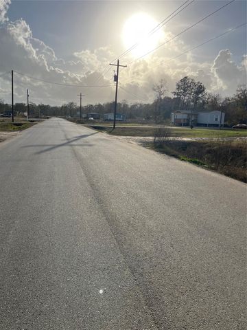 255 County Road 373, Splendora, TX 77372