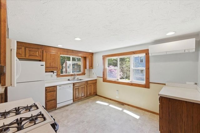 121 Oakdale Ave, Dedham, MA 02026