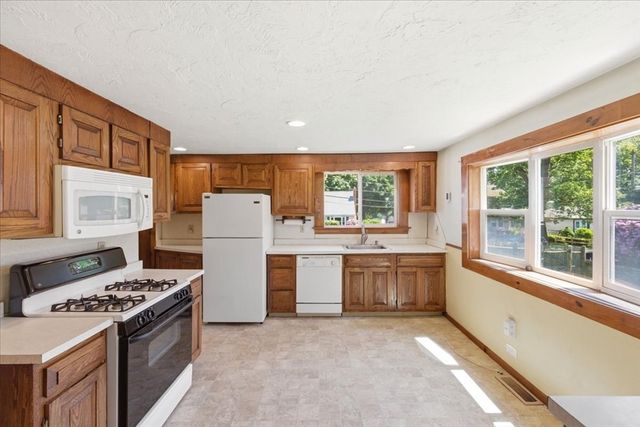 121 Oakdale Ave, Dedham, MA 02026
