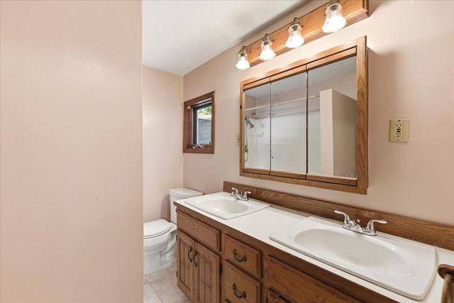 121 Oakdale Ave, Dedham, MA 02026