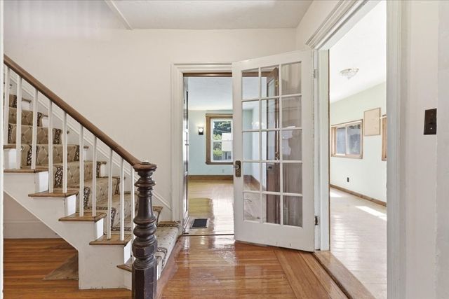 121 Oakdale Ave, Dedham, MA 02026