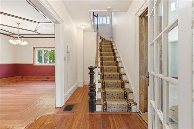 121 Oakdale Ave, Dedham, MA 02026