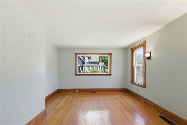 121 Oakdale Ave, Dedham, MA 02026