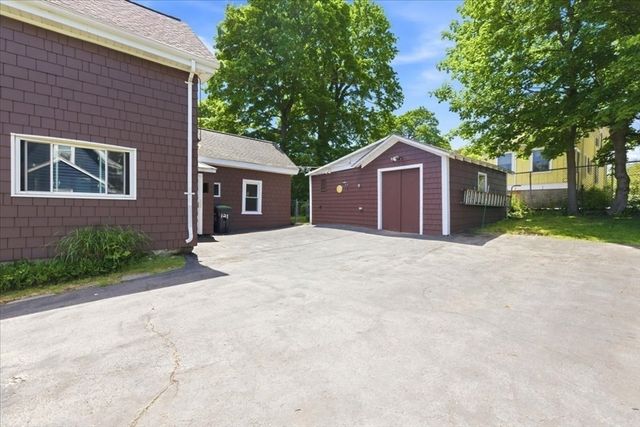 121 Oakdale Ave, Dedham, MA 02026