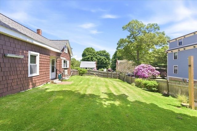 121 Oakdale Ave, Dedham, MA 02026