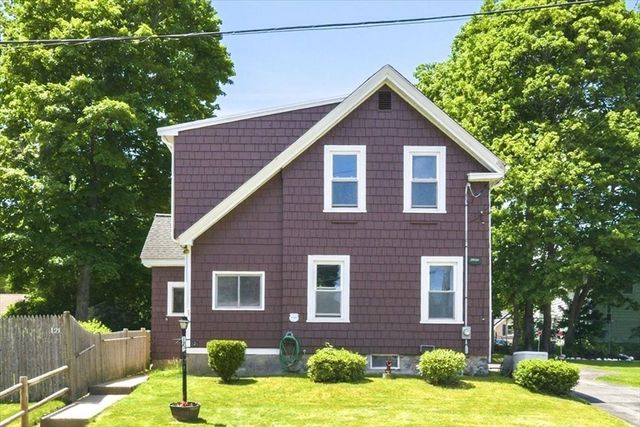 121 Oakdale Ave, Dedham, MA 02026