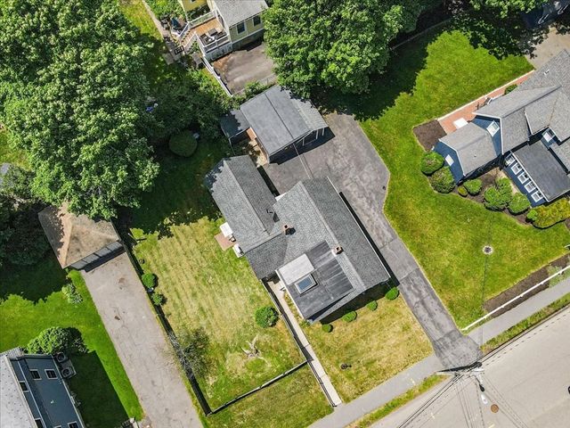 121 Oakdale Ave, Dedham, MA 02026