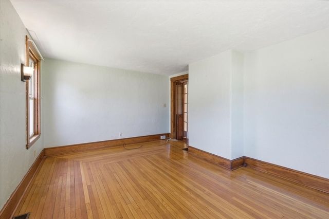121 Oakdale Ave, Dedham, MA 02026
