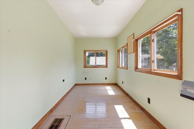 121 Oakdale Ave, Dedham, MA 02026