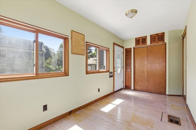 121 Oakdale Ave, Dedham, MA 02026