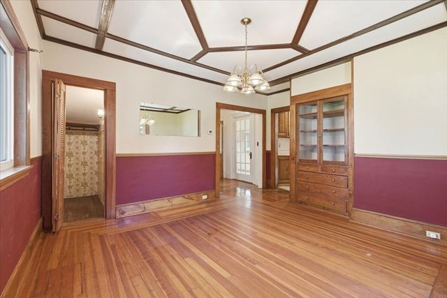 121 Oakdale Ave, Dedham, MA 02026