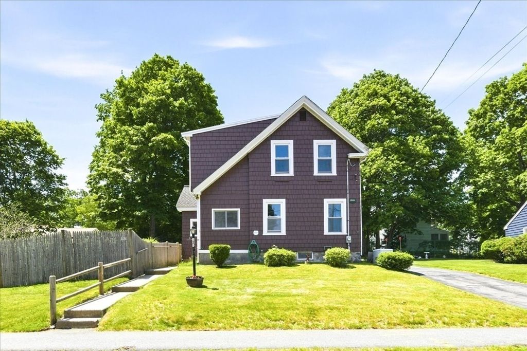 121 Oakdale Ave, Dedham, MA 02026