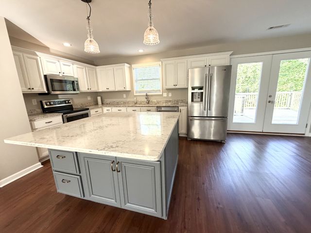 1909 Pointe Barton Dr, Lebanon, TN 37087