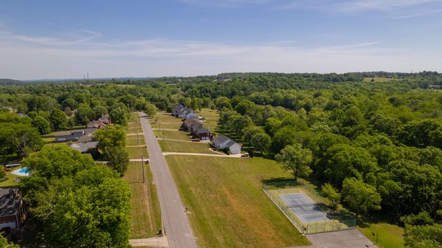 1909 Pointe Barton Dr, Lebanon, TN 37087