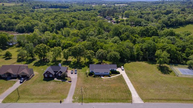 1909 Pointe Barton Dr, Lebanon, TN 37087