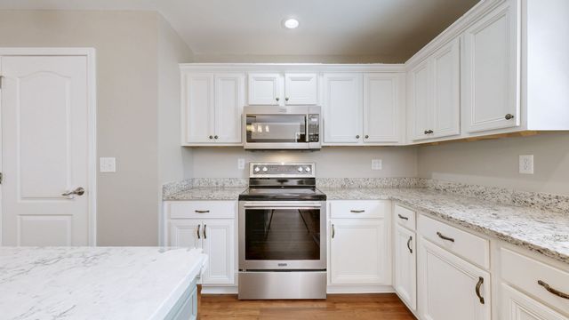 1909 Pointe Barton Dr, Lebanon, TN 37087
