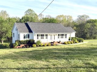 1909 Pointe Barton Dr, Lebanon, TN 37087