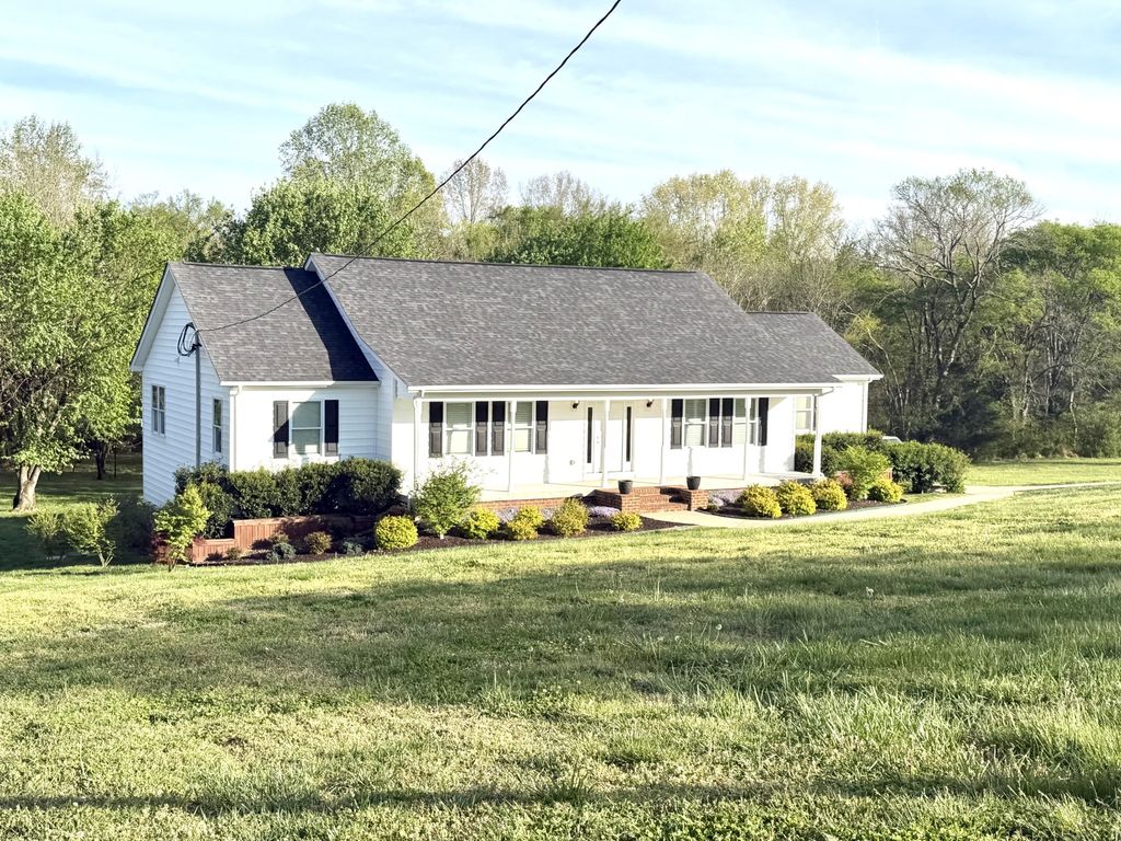 1909 Pointe Barton Dr, Lebanon, TN 37087